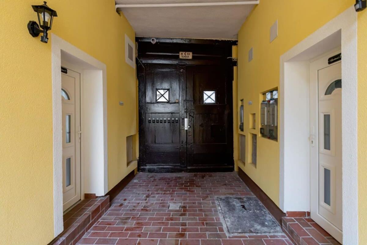 Cute Central Studio With Ac Boedapest Buitenkant foto